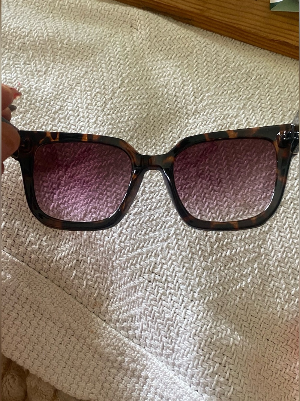 Oscar de la Renta Tortoiseshell Frame with Pink Gradient Lenses